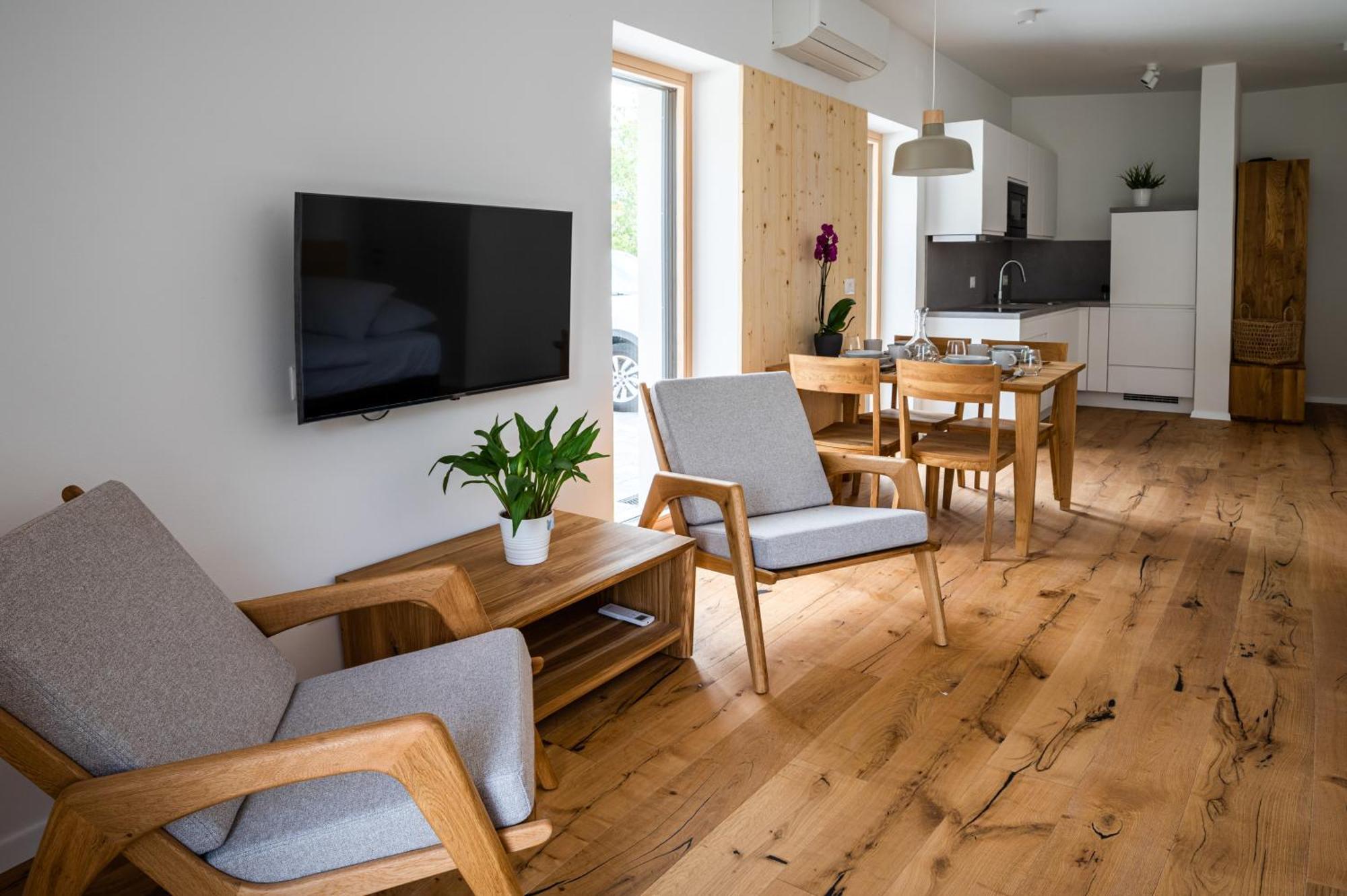 Lucka Quiet Location, Free Bikes, Big Garden, Doctor Apartment